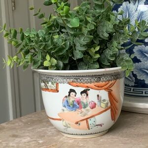 Chinese Famille Rose porcelain planter or cachepot chinoiserie home decor vgt‎